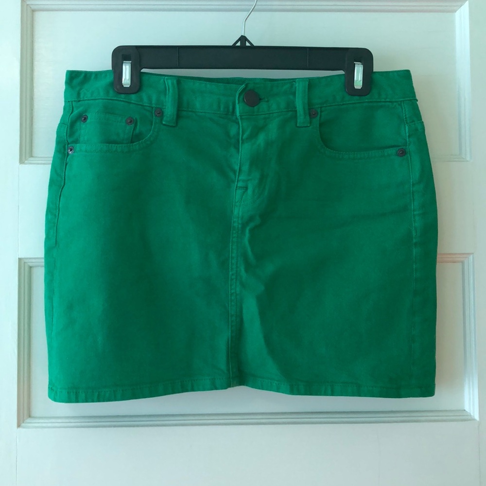 Cute kelly green mini!